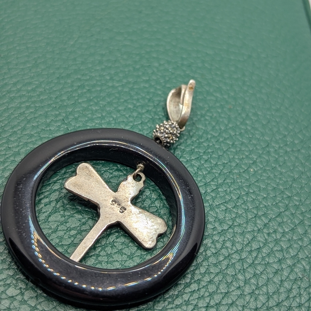 ✨ Marcasite & Black Dragonfly Pendant ✨ - Picture 2 of 3